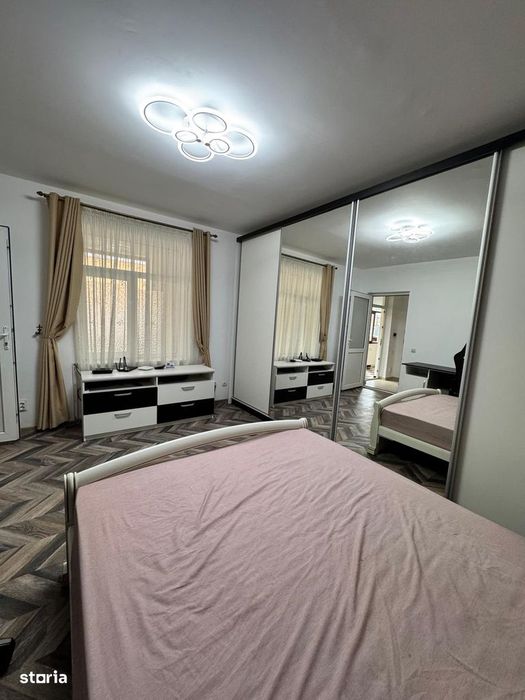De inchiriat casa formata din 3 camere,zona ultracentrala, teren 555mp