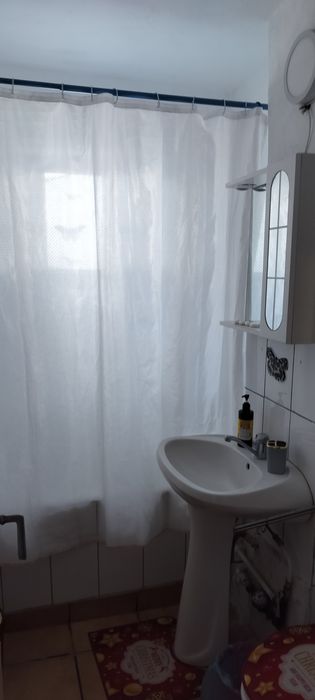 Închiriez apartament cu două camere