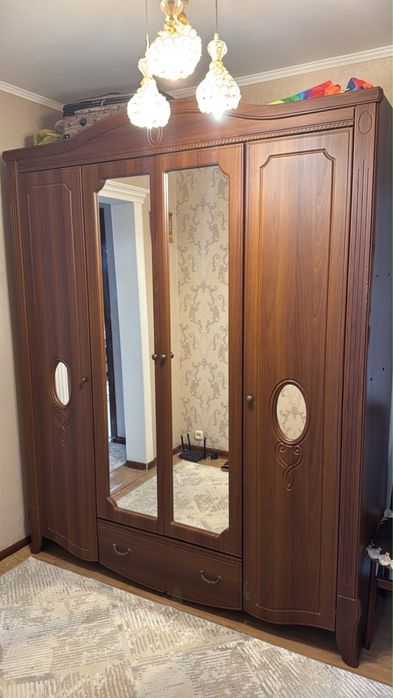 Продам шкаф 4х дверный с зеркалами