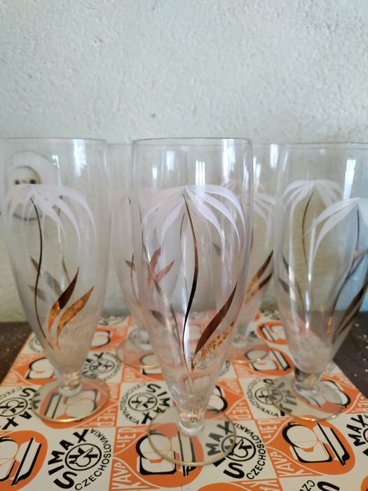 Ръчно рисувани старинни чаши с позлата