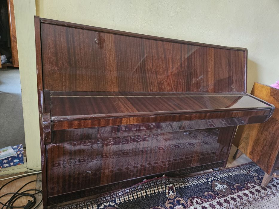 Руско пиано ЧАЙКА в отлично състояние