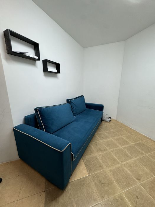 Диван, холодильник, микроволновка, боллер