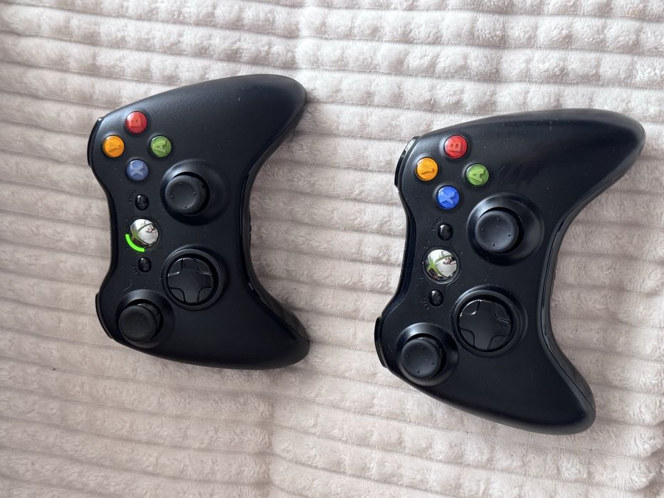 Xbox 360 Slim Modat + senzor Kinect de miscare + 2 controllere + 80 de jocuri gata instalate