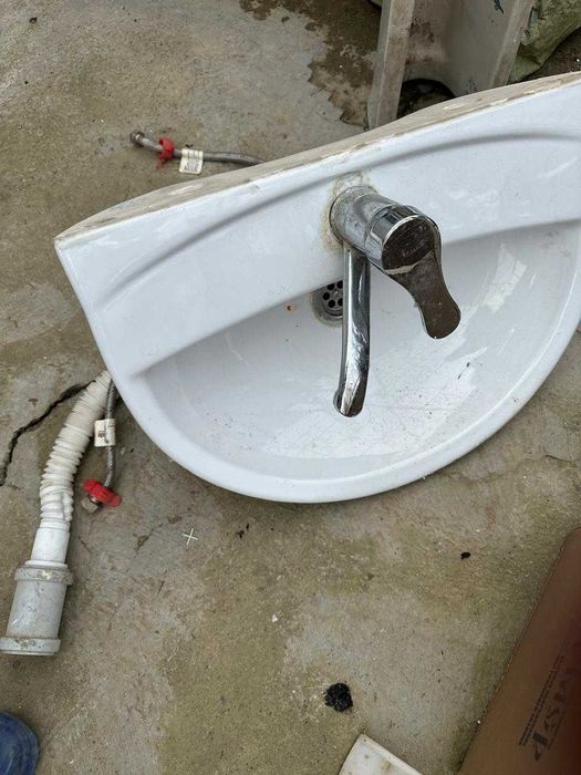 Раковина со смесителем