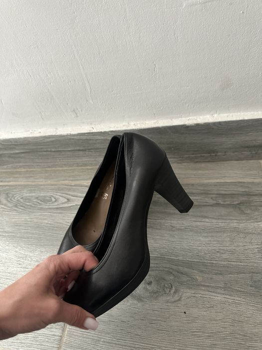 Pantofi cu toc de piele