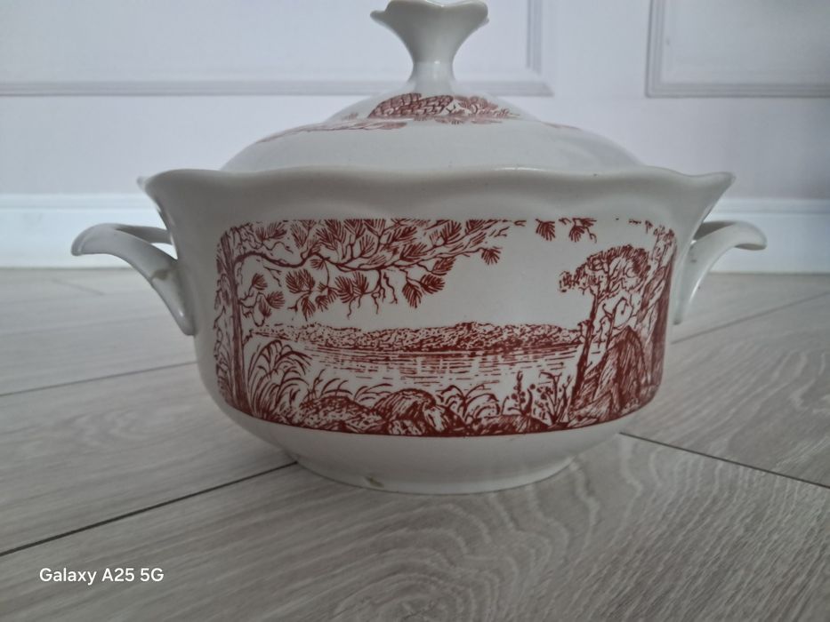 Срочно продам супницу фарфоровую СССР.
