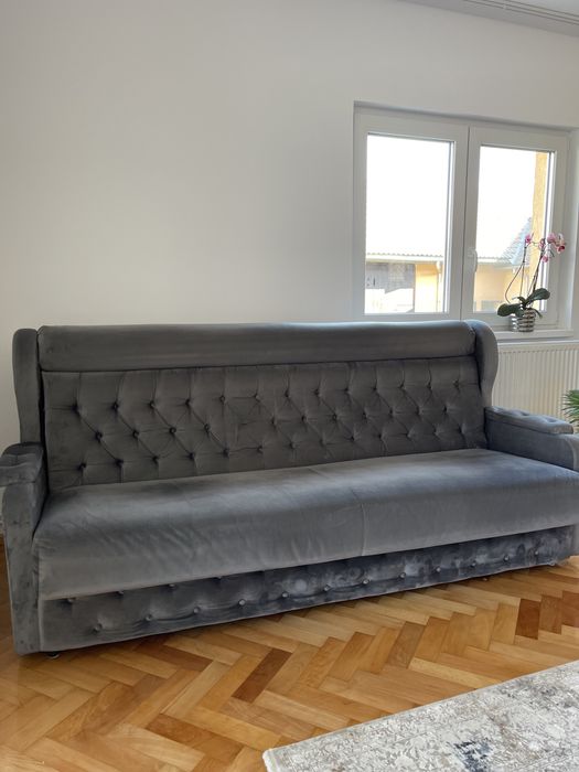 Canapea Extensibilă - Eleganță și Spațiu de Depozitare