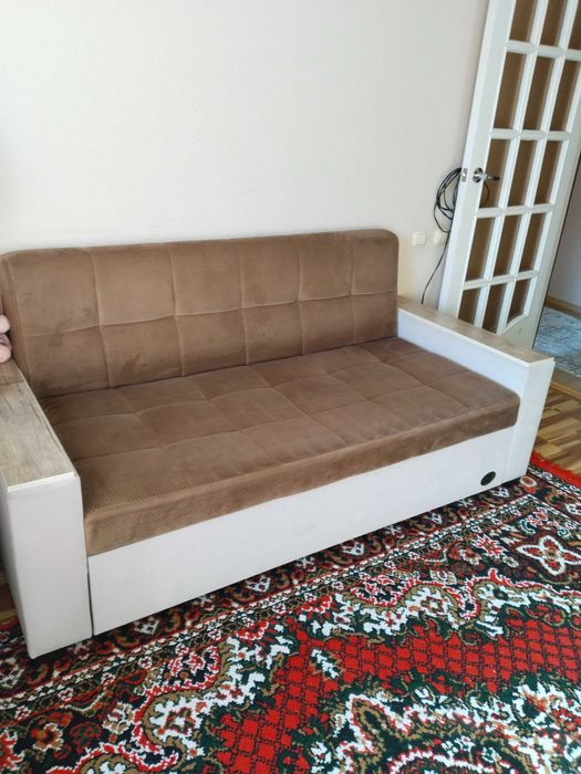 Диван раздвижной в очень хорошем состоянии