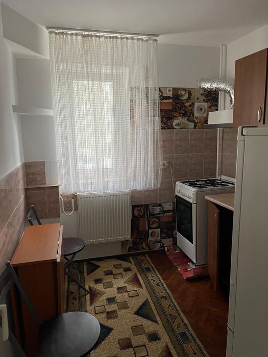 Închiriez GARSONIERĂ conf.1 30mp. zona NORD-Elegant in spatele statiei