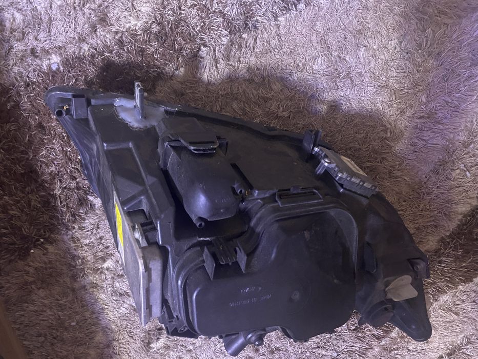 Faruri stanga e90 xenon adaptiv complet / far drepta spart