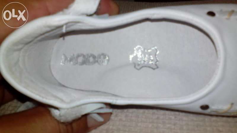 Продавам фирмени детски обувки от естествена кожа