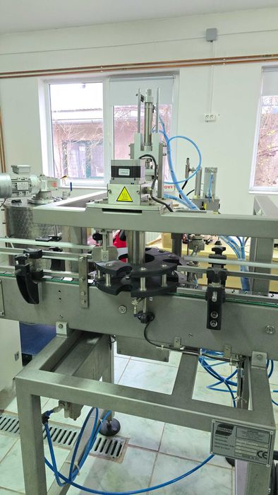 Masina dopuit automata dop plastic click-on, alimentator dopuri, inox