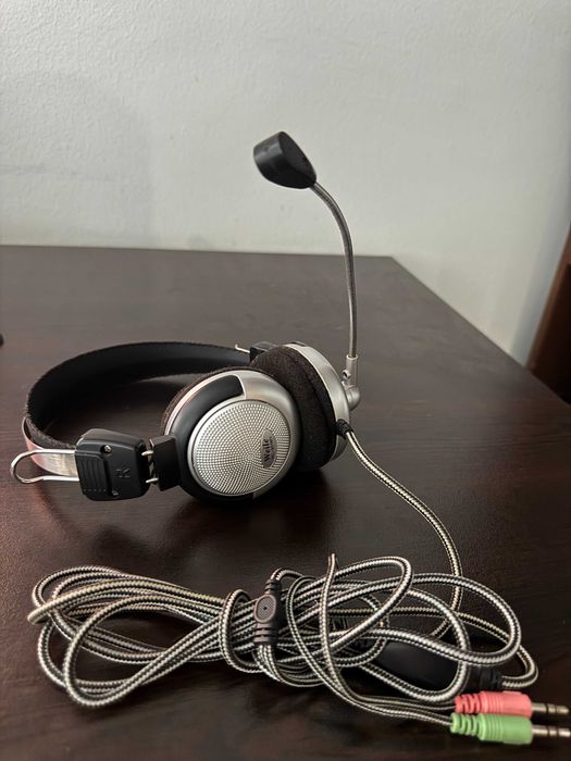 Слушалки с микрофон
