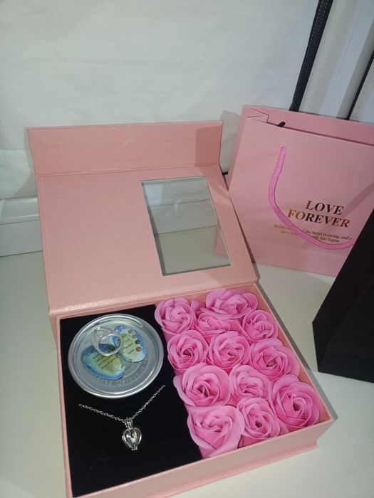 Идеальный подарок для девушки | Розы + кулон | Подарочный набор