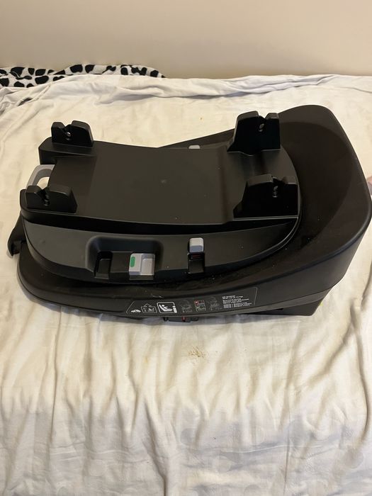 Бебешко столче за автомобил с базата изофикс