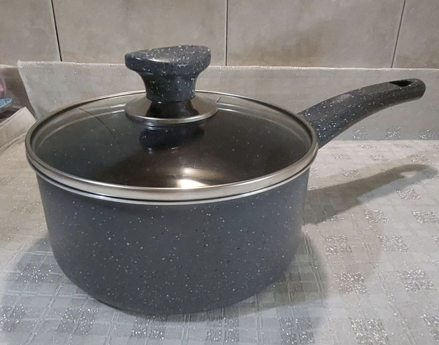 Тенджера 4.8 л,Касерола 19 см,Кафемелачка,Чопър,Ножове,Несесер