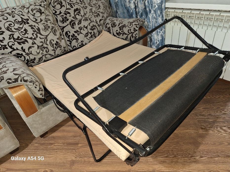 Диван и софа в хорошем состоянии