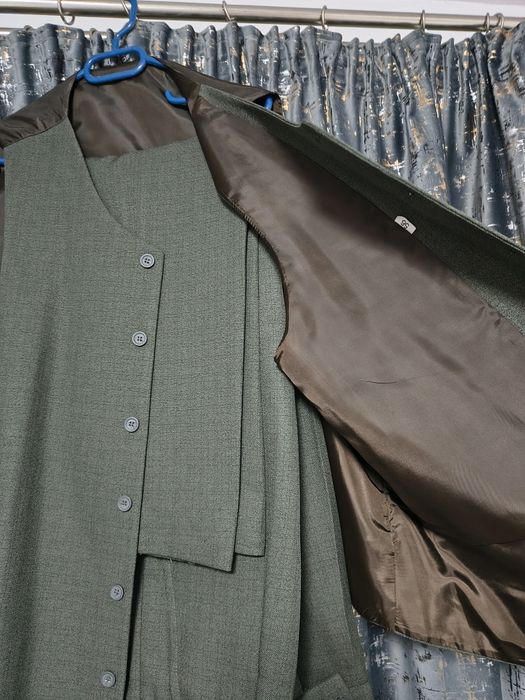 Vând costum bărbat, mărimea 56, în stare foarte bună
