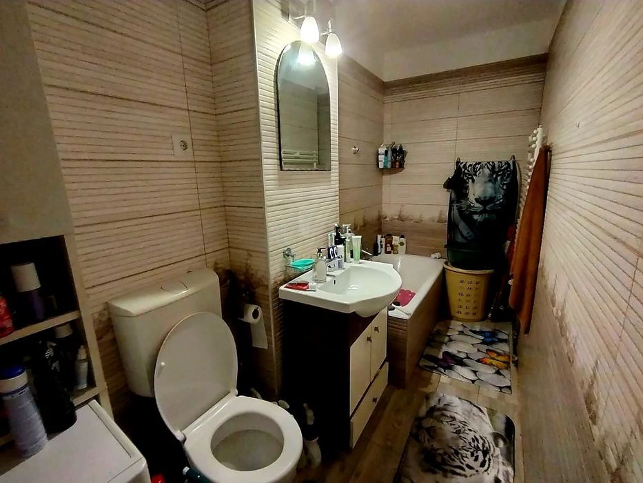 Proprietar vând apartament 3 camere decomandat | Piața Doina | Etaj 3 | Bloc cărămidă | Centrală proprie | 115.000 €