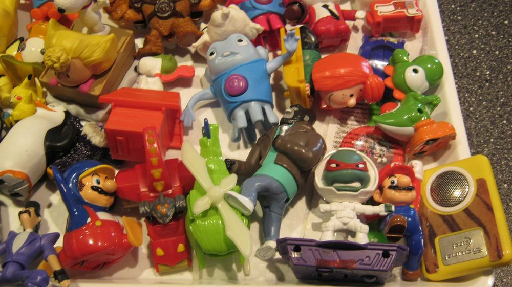 Mc.Donald's.Lot,peste 50 jucarii Happy Meal,plus bonus cadou.