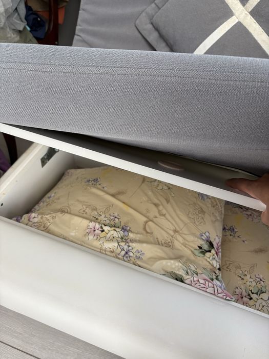 Диван кровать с пуфе ,кресло