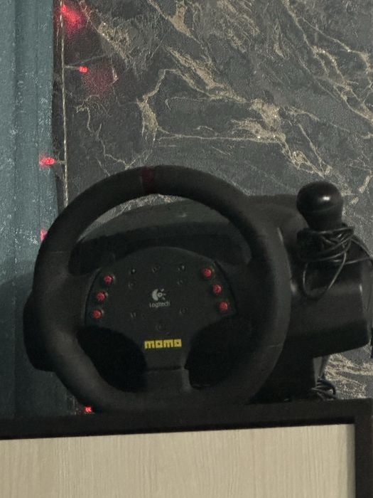 Продам руль logitech momo racing