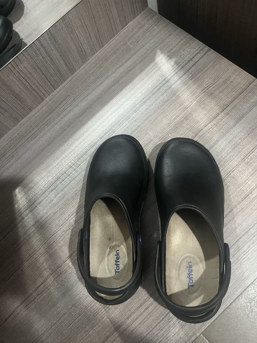 Професионални дамски обувки за готвач.