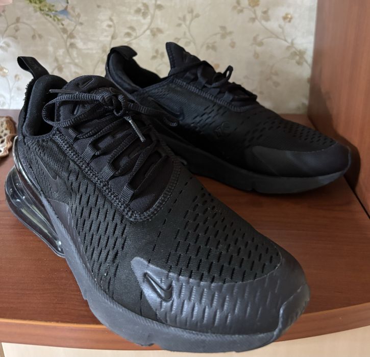 Продам фирменные кроссовки