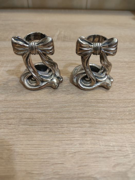 Pereche Sfesnice Brunel Italy – Argintate, Design cu Fundă Vintage