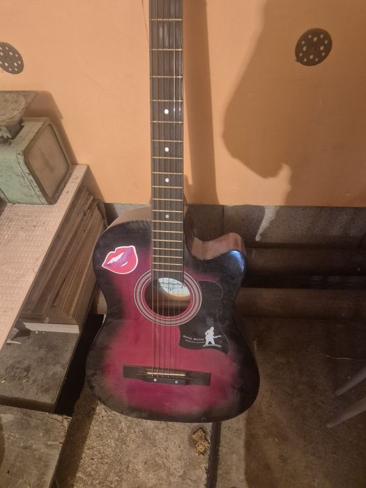 Продам гитару акустическую