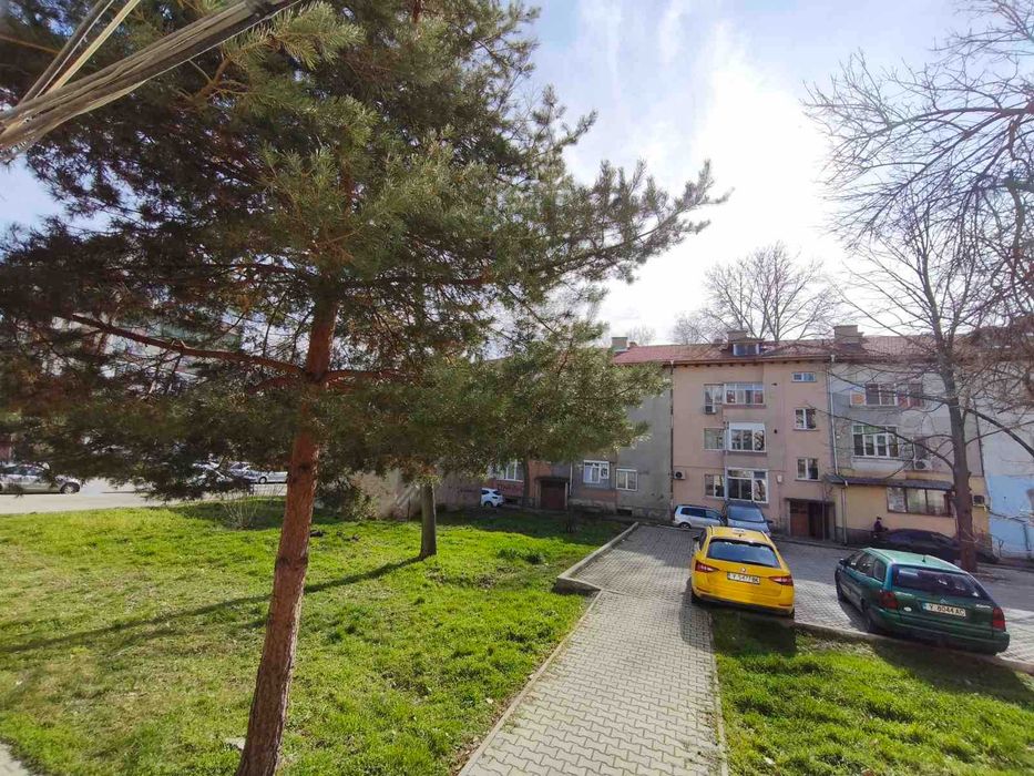 ЕРА МАКС продава апартамент до ДКЦ 1