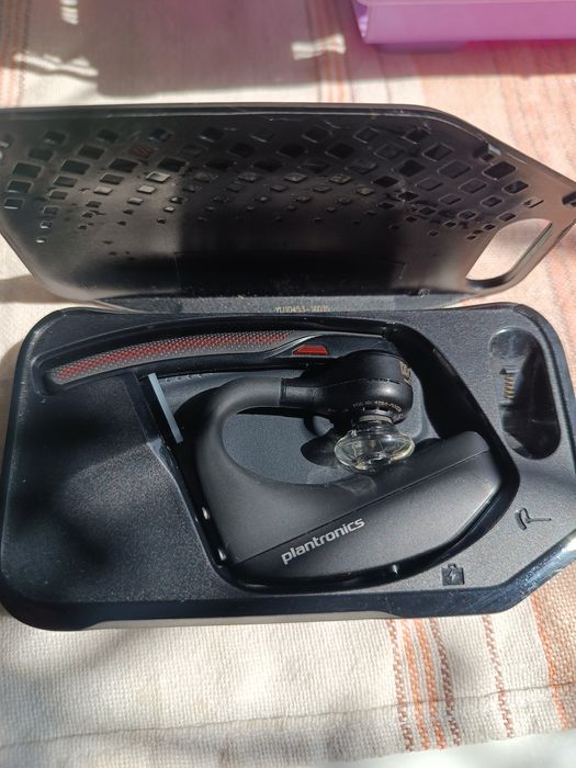 Блютуз гарнитура Plantronics Voyager Legends и PLT 5200