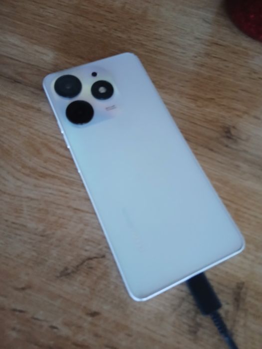 Продаю Tecno Spark 10 pro