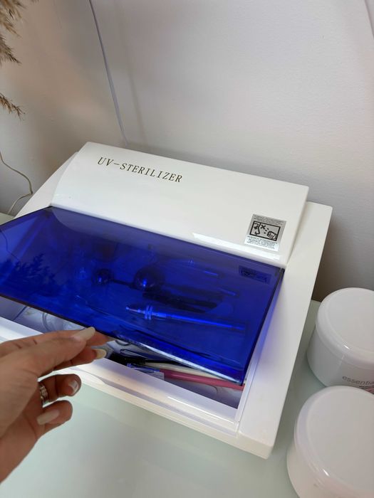 Sterilizator UV pentru instrumente cosmetice