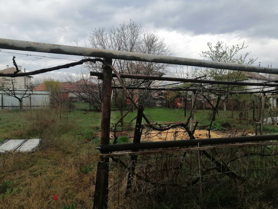 Продавам къща и земеделска земя  в с. Ново Делчево, общ. Сандански