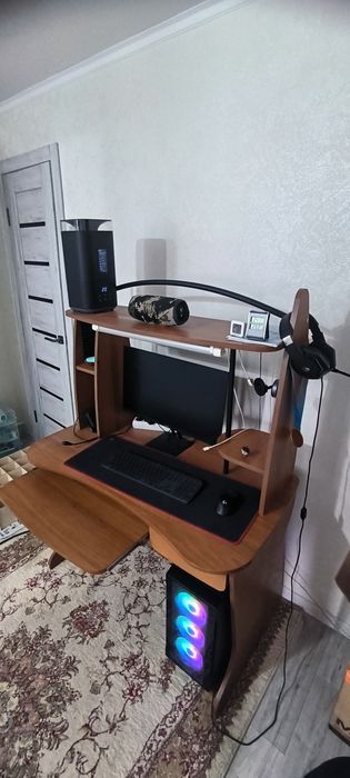 Рабочий письменный стол