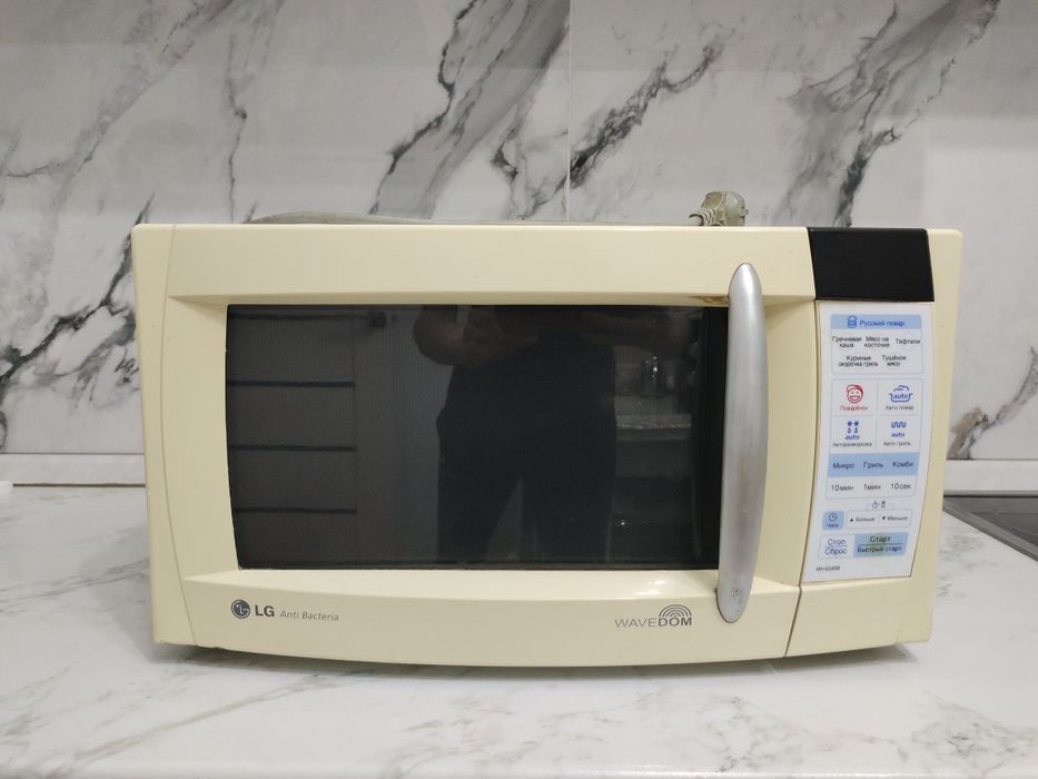 Продажа рабочей, хорошей, большой микроволновки