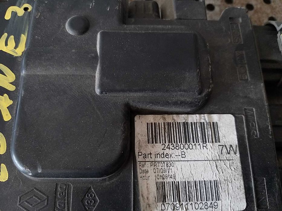 Tablou sigurante borna baterie plus 1.5 dci renault megane 3 243800011r