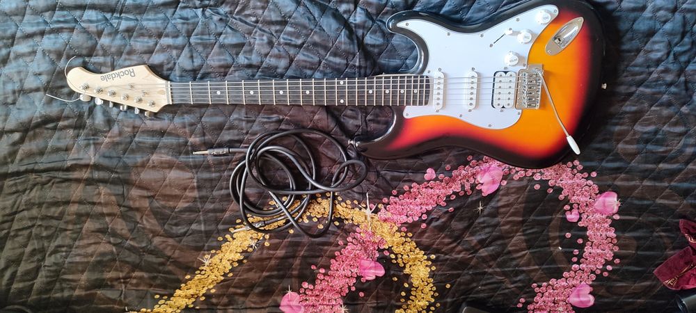 Продам электрогитару