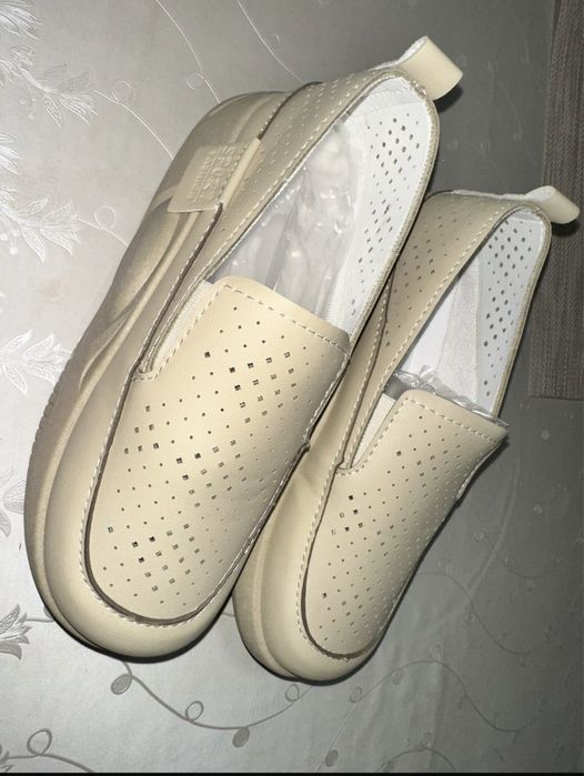 Легкие кроссовки на лето