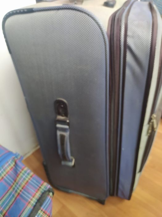 Чемодан большой вместительный