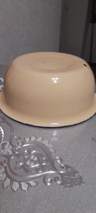 Продам эмалированные чаши и блюда