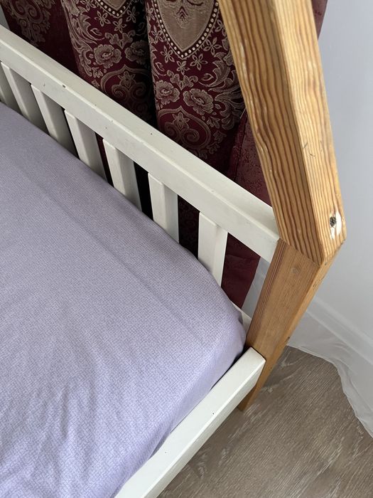 Детская кровать из дерева