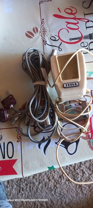 Microfon tesla cu cabluri