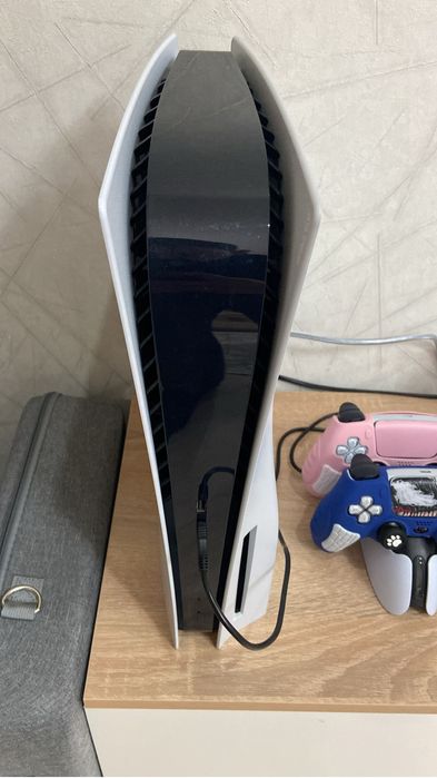 Ps 5, два геймпада, игры в комплекте.