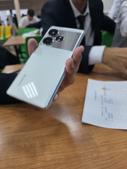 продам realme gt 6 neo