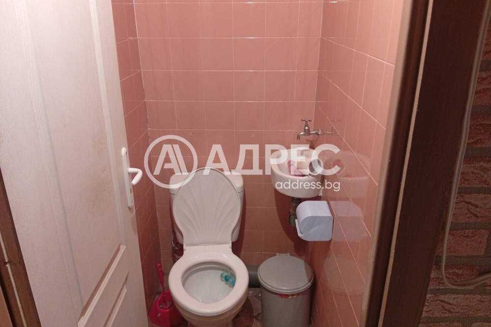 Просторен тристатаен апартамент в кв. "Бели Лом".