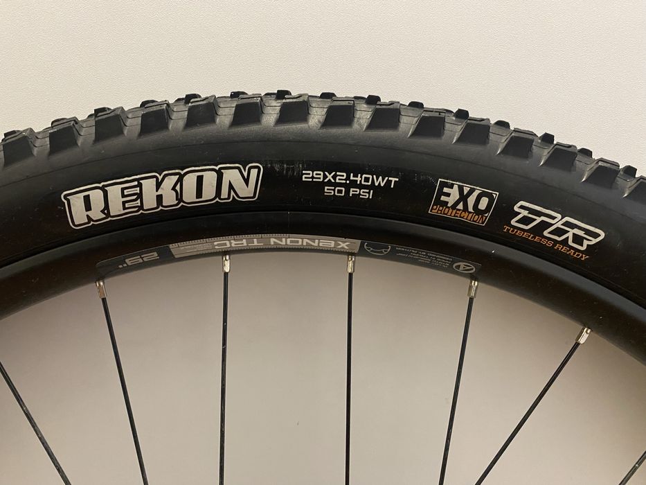 Продам покрышки MAXXIS REKON