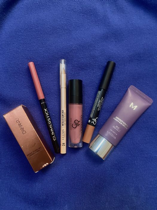 Козметика за лице и устни