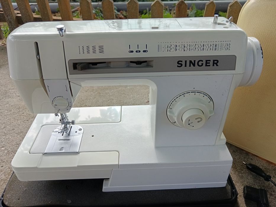 Mașina de cusut, electrica, cu pedală, SINGER
